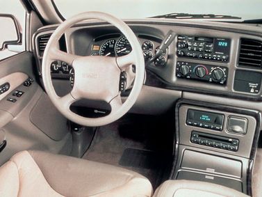 GMC Sierra ط (GMT800)، بيك أب بكابينة ونصف — منطقة السائق