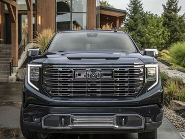 GMC Sierra فيس ليفت IV، بيك أب بكابينة مزدوجة Crew Cab — منظر أمامي