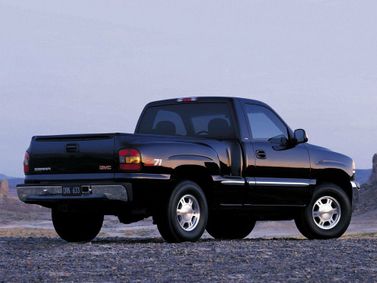 GMC Sierra ط (GMT800)، بيك أب بكابينة مفردة — منظر خلفي أيمن