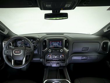 GMC Sierra رابعاً، بيك أب بكابينة مفردة Regular Cab — لوحة القيادة