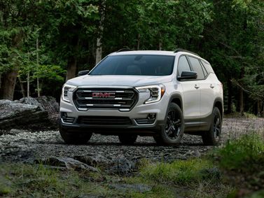 GMC Terrain II Рестайлинг, Внедорожник 5 дв. — вид спереди в три четверти