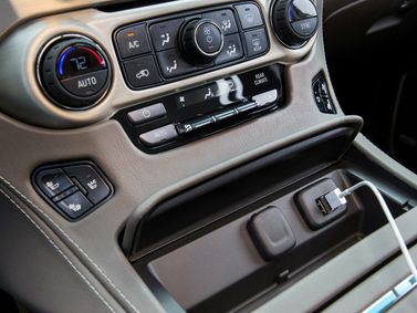 GMC Yukon IV (GMT K2UG)، دفع رباعي 5 أبواب — الكونسول الوسطي
