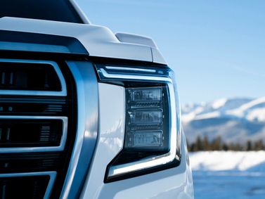 GMC Yukon V، دفع رباعي 5 أبواب XL — المصباح الأمامي