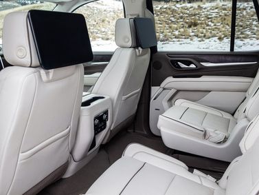 GMC Yukon V، دفع رباعي 5 أبواب XL — المقاعد الخلفية