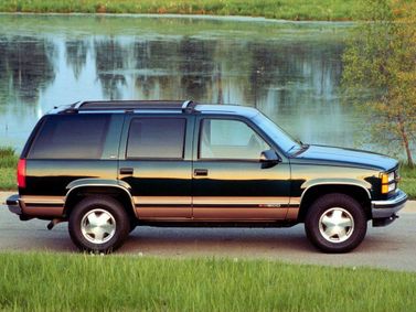 GMC Yukon I (GMT400)، دفع رباعي 5 أبواب — منظر من الجانب الأيمن