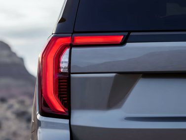 GMC Yukon فيس ليفت V، دفع رباعي 5 أبواب — المصباح الخلفي