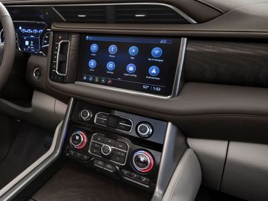 GMC Yukon V، دفع رباعي 5 أبواب XL — شاشة نظام المعلومات والترفيه