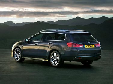 Honda Accord VIII Рестайлинг, Универсал 5 дв. — вид сзади слева