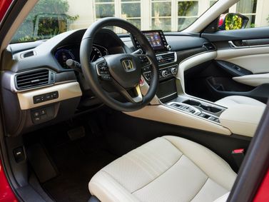 Honda Accord X Рестайлинг, Седан — место водителя