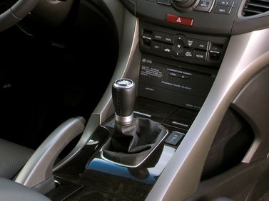 Honda Accord VIII, Универсал 5 дв. — центральная консоль