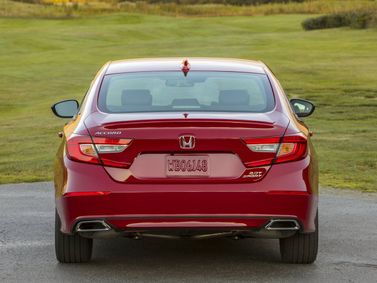 Honda Accord X, Седан — вид сзади