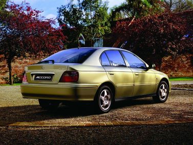 Honda Accord VI, Хэтчбек 5 дв. — вид сзади справа
