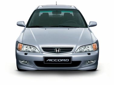 Honda Accord VI, Седан — вид спереди