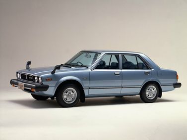 Honda Accord I، سيدان — منظر أمامي أيسر