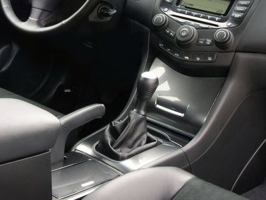 Honda Accord سابعاً، سيدان — الكونسول الوسطي