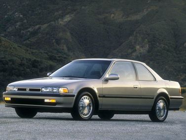 Honda Accord IV, Купе — вид спереди справа