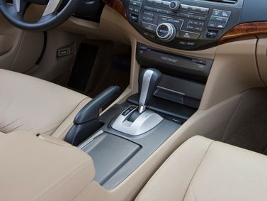 Honda Accord فيس ليفت الثامن، سيدان US Market — الكونسول الوسطي