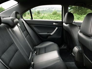 Honda Accord سابعاً، سيدان — المقاعد الخلفية