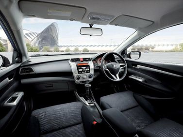 Honda City V، سيدان — منظر عام للمقصورة