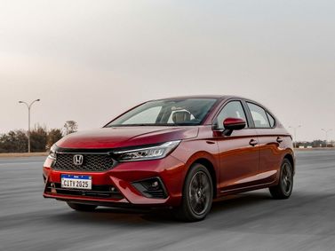 Honda City Vll Рестайлинг, Хэтчбек 5 дв. — вид спереди в три четверти