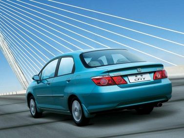 Honda City IV, Седан — вид сзади слева