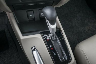 Honda Civic فيس ليفت التاسع، سيدان — محدد ناقل الحركة