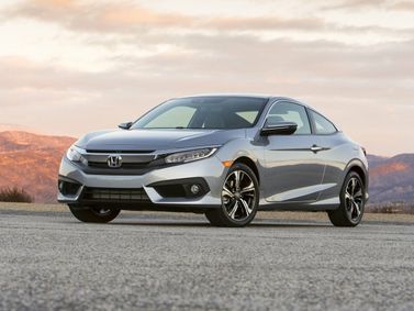Honda Civic X, Купе — вид спереди справа