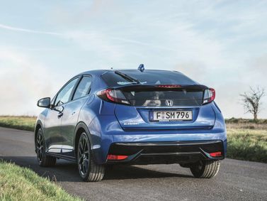 Honda Civic IX Рестайлинг, Хэтчбек 5 дв. — вид сзади слева