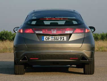 Honda Civic ثامناً، هاتشباك 5 أبواب — منظر خلفي