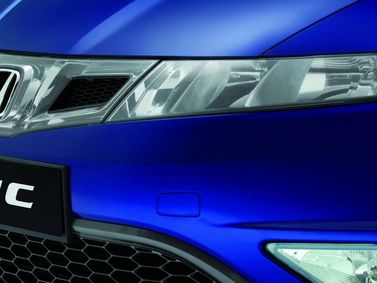 Honda Civic ثامناً، هاتشباك 5 أبواب — الجزء الأمامي من السيارة عن قرب