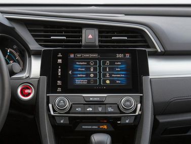 Honda Civic X, Купе — экран мультимедийной системы