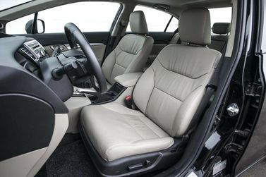 Honda Civic فيس ليفت التاسع، سيدان — منطقة السائق