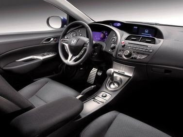 Honda Civic ثامناً، هاتشباك 5 أبواب — منطقة السائق