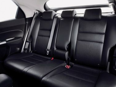 Honda Civic فيس ليفت الثامن، هاتشباك 5 أبواب — المقاعد الخلفية