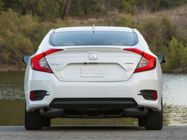 Honda Civic X, Седан — вид сзади