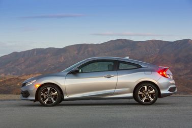 Honda Civic X, Купе — вид слева