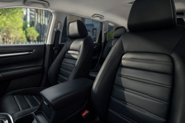 Honda CR-V VI, Внедорожник 5 дв. E:Fcev — передние сиденья