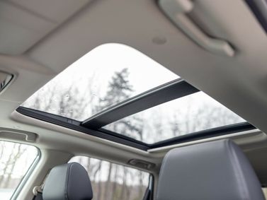 Honda CR-V سادساً، دفع رباعي 5 أبواب — منظر عام للمقصورة