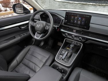 Honda CR-V سادساً، دفع رباعي 5 أبواب — منطقة السائق