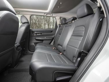 Honda CR-V سادساً، دفع رباعي 5 أبواب — المقاعد الخلفية