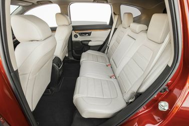 Honda CR-V V, Внедорожник 5 дв. — задние сиденья