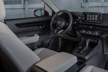 Honda CR-V سادساً، دفع رباعي 5 أبواب — منطقة السائق