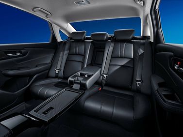 Honda Crider ثانياً، سيدان — المقاعد الخلفية