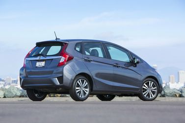 Honda Fit ثالثاً، هاتشباك 5 أبواب — منظر خلفي أيمن