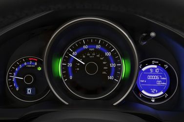 Honda Fit ثالثاً، هاتشباك 5 أبواب — لوحة العدادات