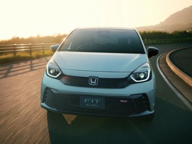 Honda Fit فيس ليفت IV، هاتشباك 5 أبواب RS — منظر أمامي