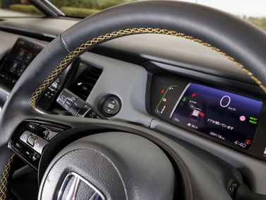 Honda Fit فيس ليفت IV، هاتشباك 5 أبواب RS — لوحة العدادات