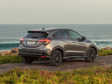 Honda HR-V فيس ليفت الثاني، دفع رباعي 5 أبواب — منظر خلفي أيمن