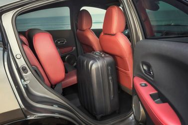 Honda HR-V فيس ليفت الثاني، دفع رباعي 5 أبواب — المقاعد الخلفية