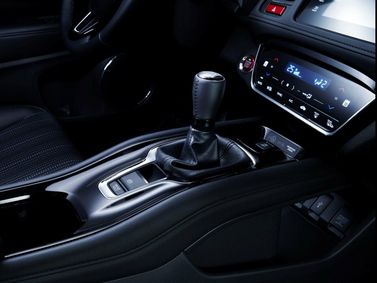 Honda HR-V II, Внедорожник 5 дв. — центральная консоль